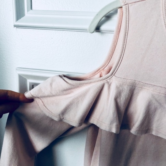 🌸Super Cute Light Pink Cold Shoulder Sweatshirt - Picture 4 of 6